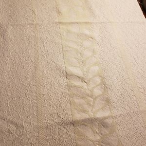 Vintage 40s Cream Tablecloth Leaf Pattern